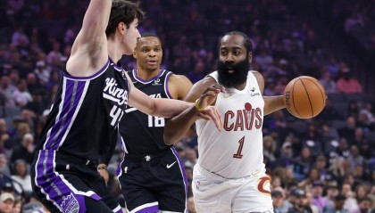 星空体育-哈登骑士首秀23+8米切尔35分 骑士险胜国王取三连胜